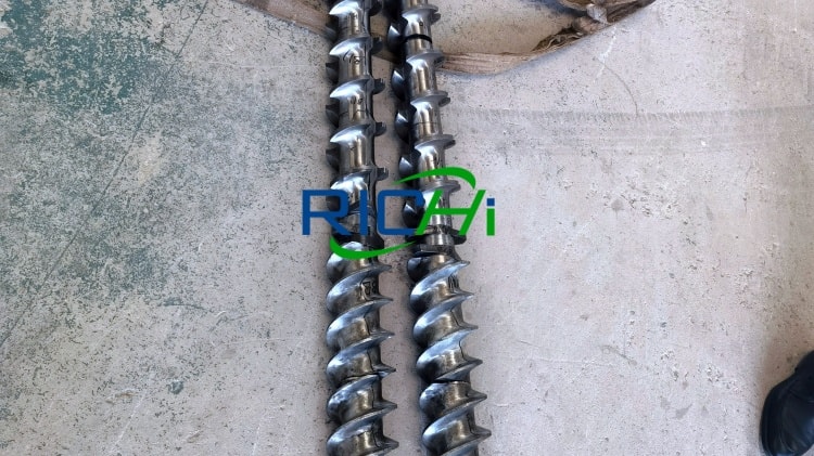 components of screw of dog food extruder machine