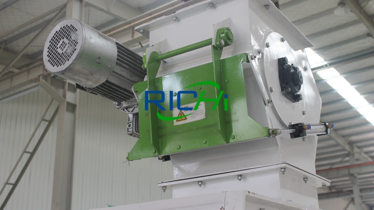 forced feeder of tree crusher machine