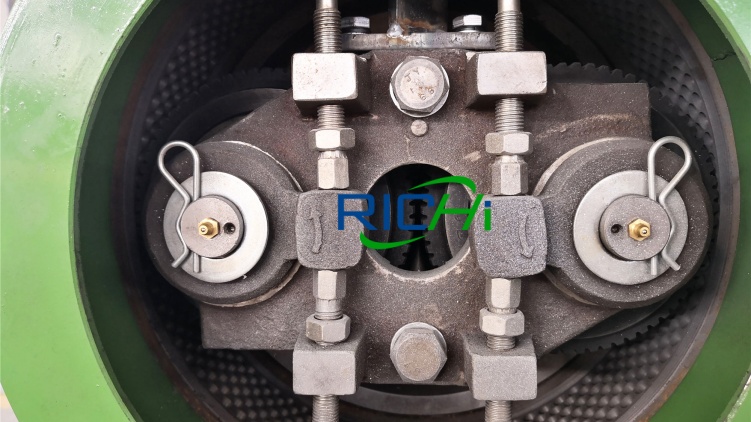roller of cat litter pellet mill