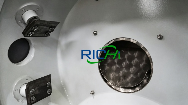 cutting blade device of alfalfa pellet machine