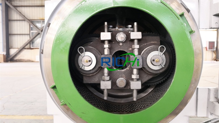 прижимной валик гранулятора EFB